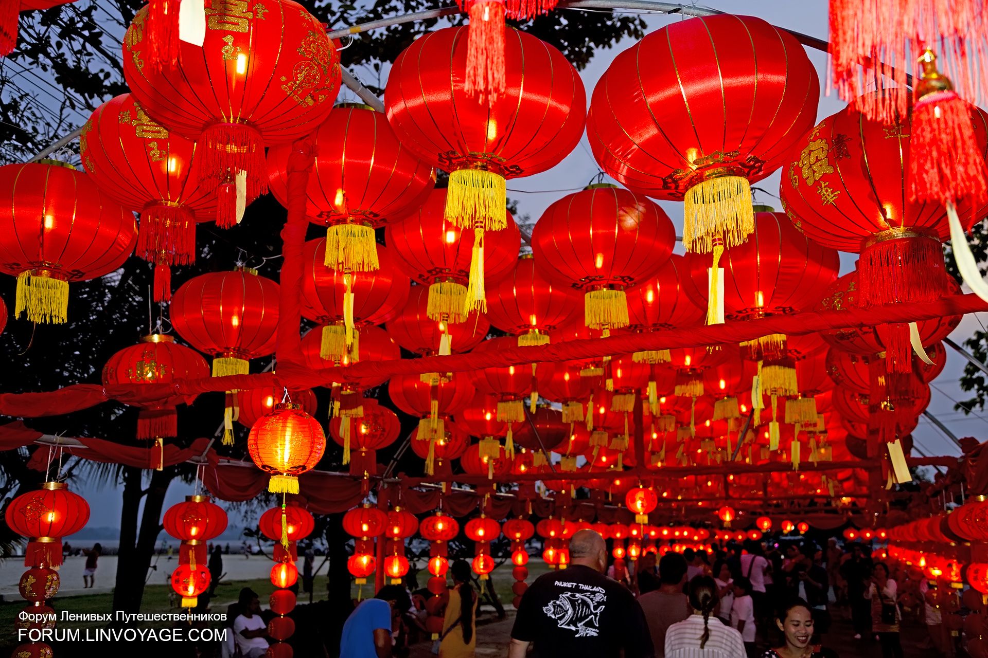 Wallpaper, temple, people, red, chinese new year, holiday, Chinese, color, flower, lighting, crowd, merry, lunar, srping, mid autumn festival 1920x1280