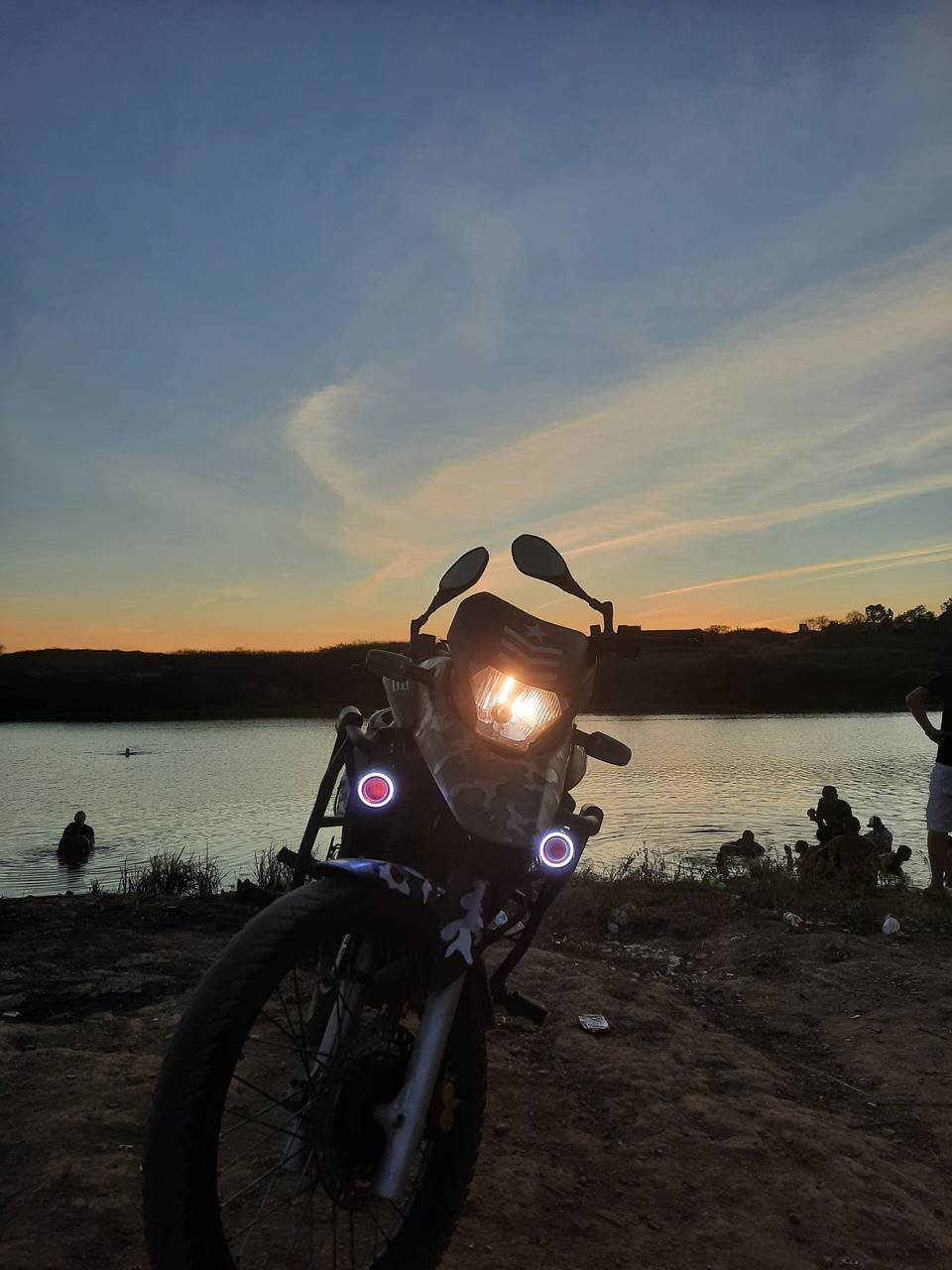 Download Xre300 Wallpaper HD