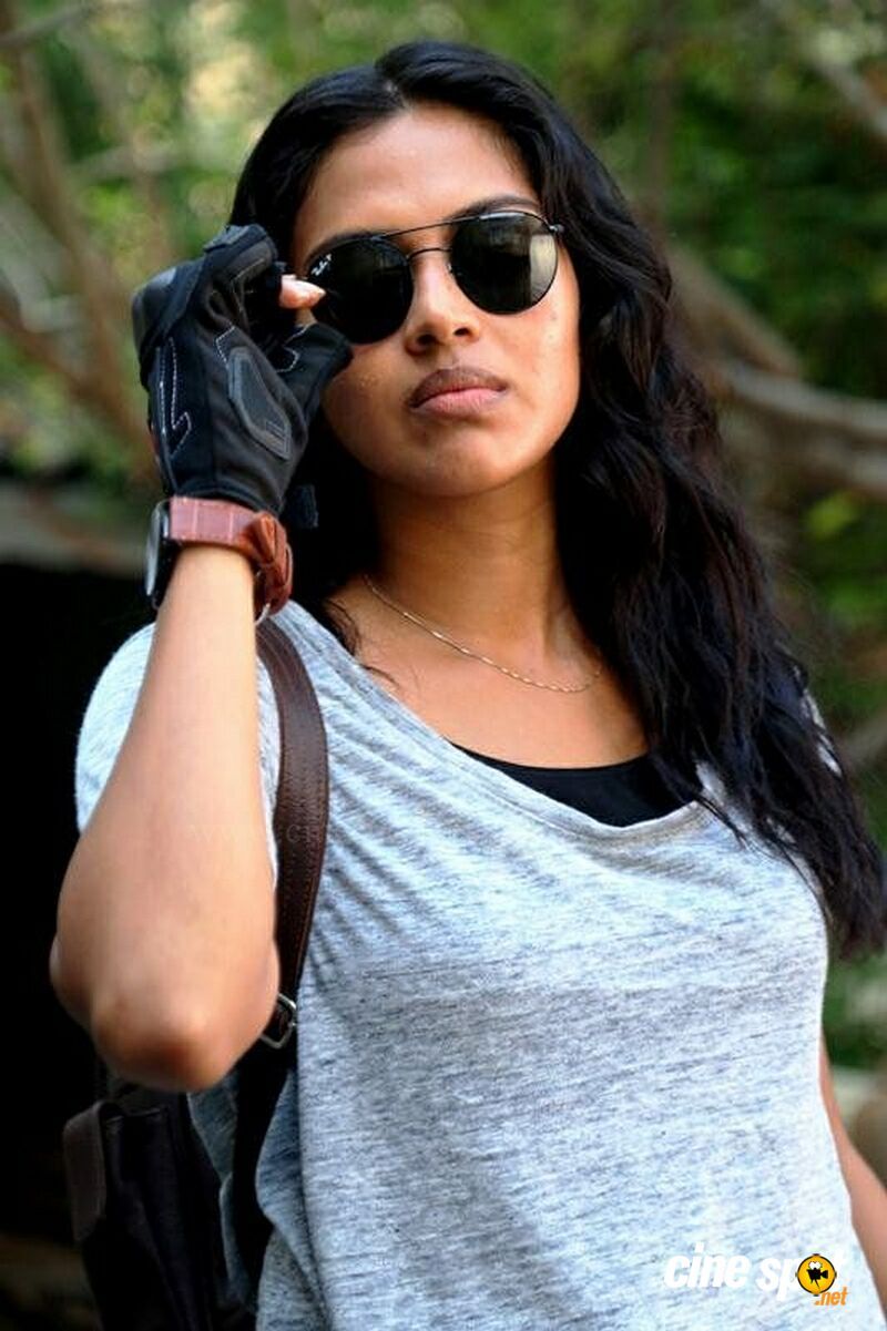 aadai movie actress amala paul pics