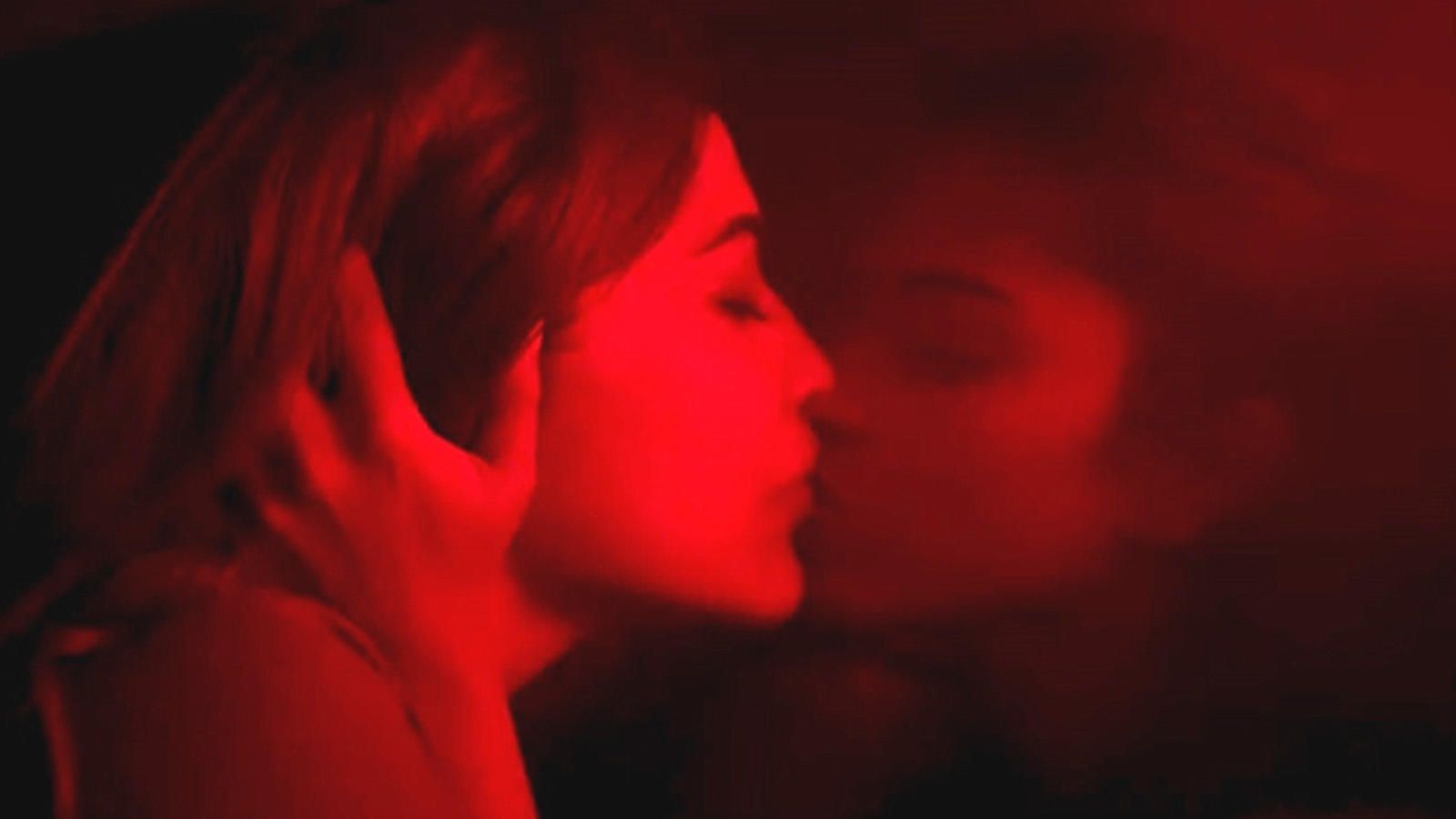 Amala Paul Nude Aadai Scenes