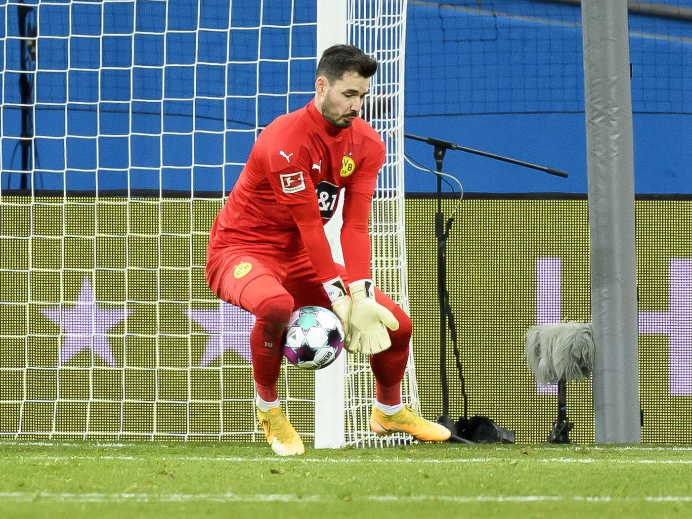 Is it Time for Borussia Dortmund to Part Ways with Roman Burki? The Wall