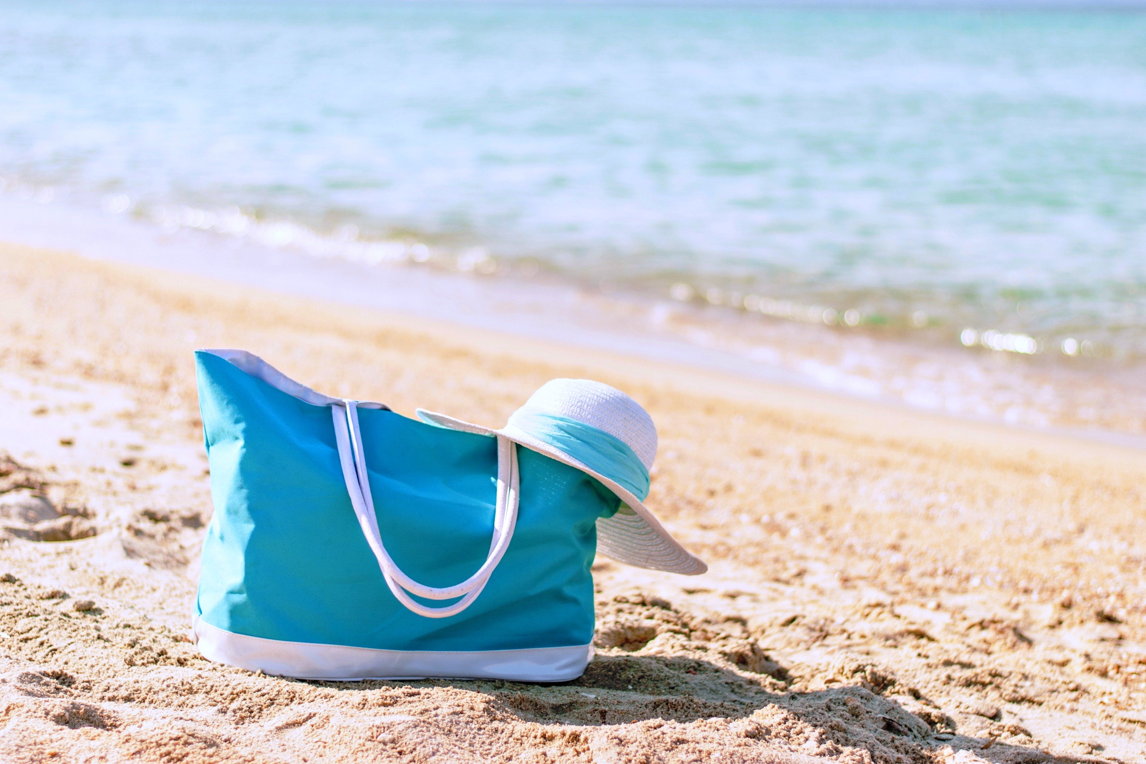 Wallpaper, 3840x2560 px, bag, beach, couples, fun, girls, happy, hat, holiday, Joy, lovely, nice, sea, summer, vacation, weekend, woman 3840x2560