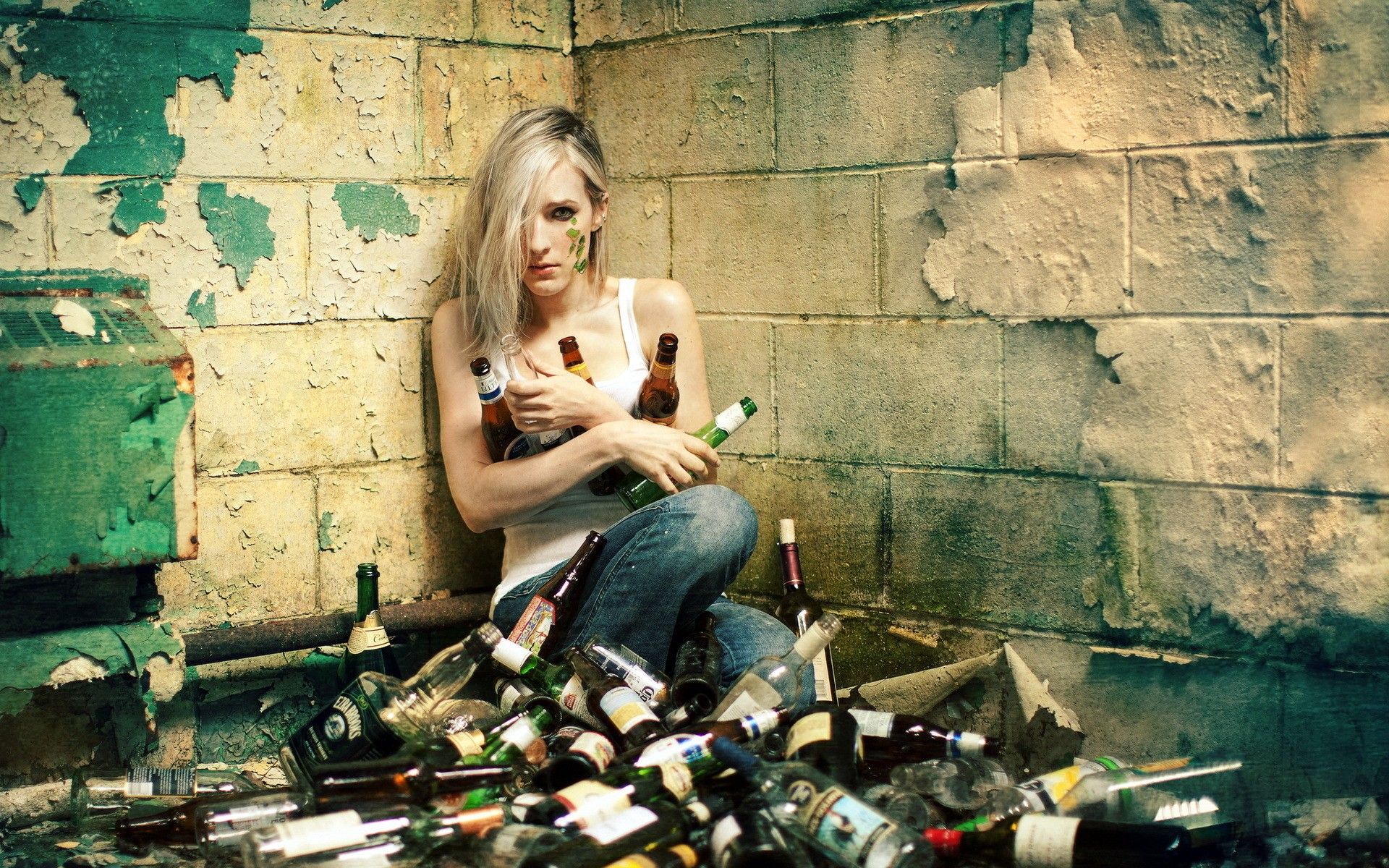 Wallpaper, women, model, green, alcohol, drunk, color, photograph 1920x1200