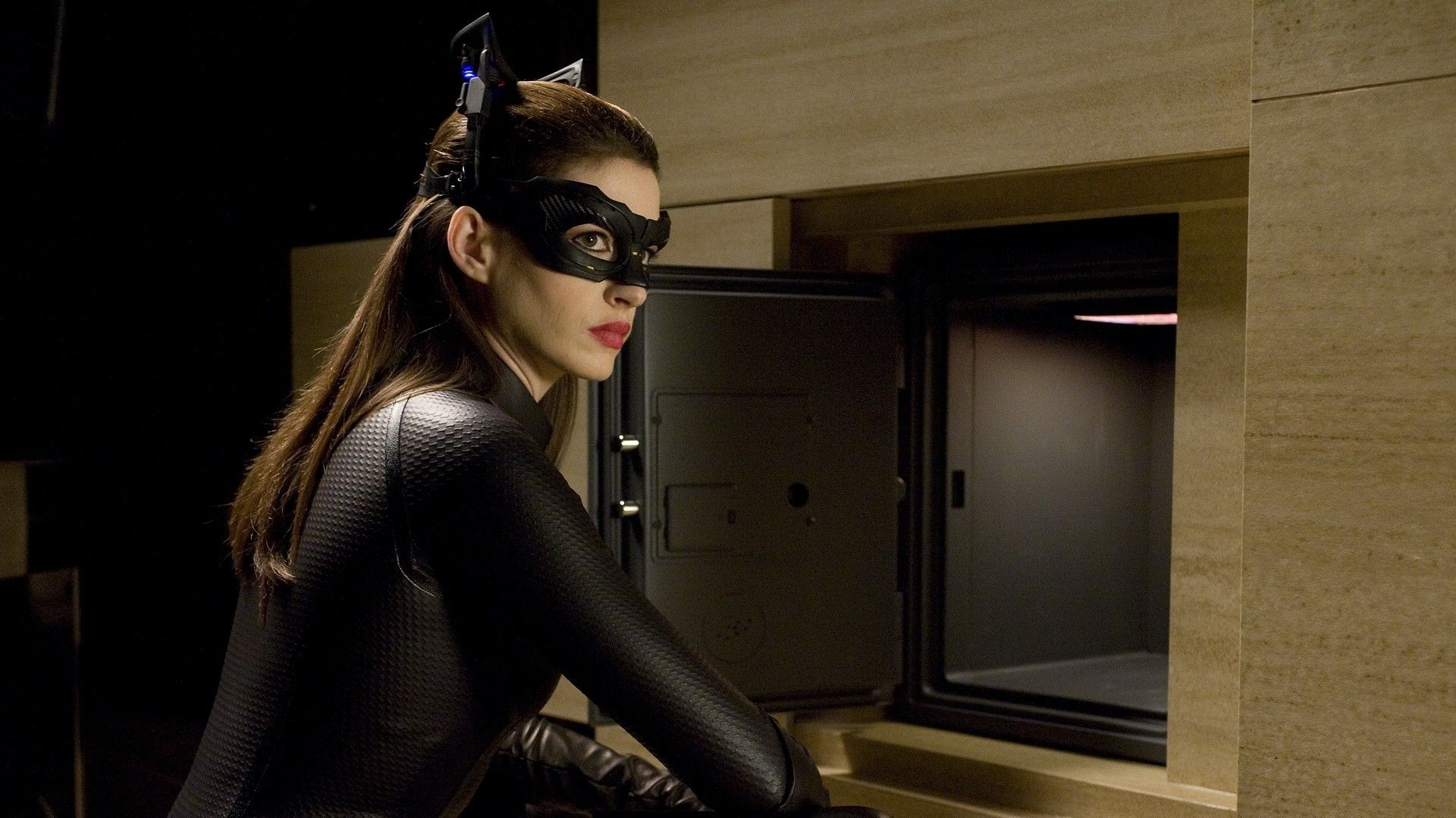 Anne Hathaway Catwoman Wallpapers Wallpaper Cave Anne Hathaway Catwoman Wallpapers Wallpaper Cave