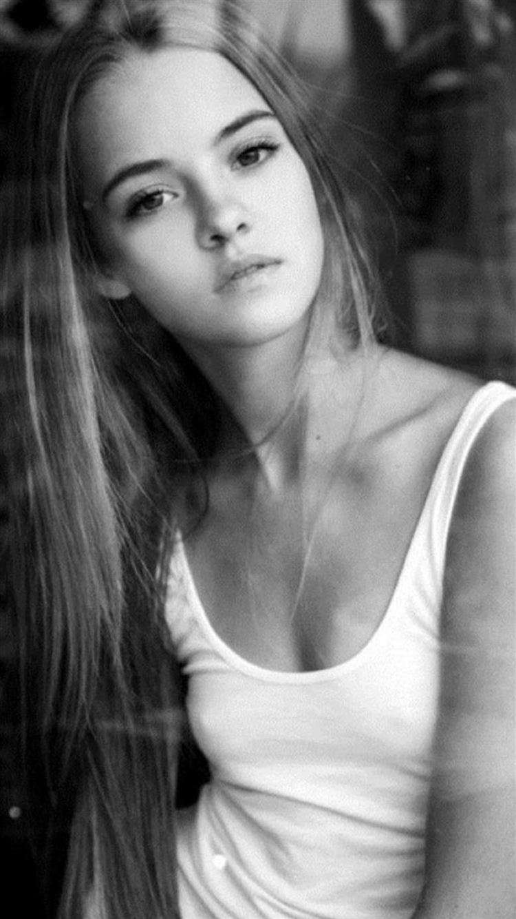 Beautiful Girl HD Wallpaper For iPhone