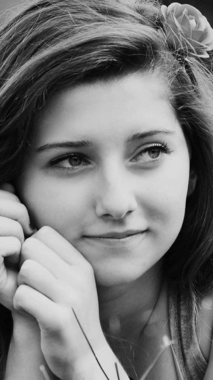 Beautiful Girl HD Wallpaper For iPhone