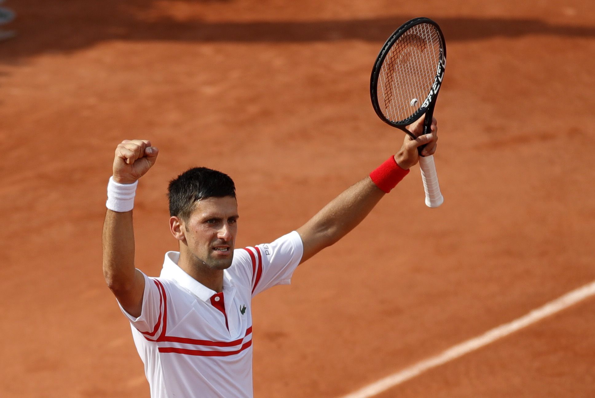 Djokovic strolls into third round with clinical victory