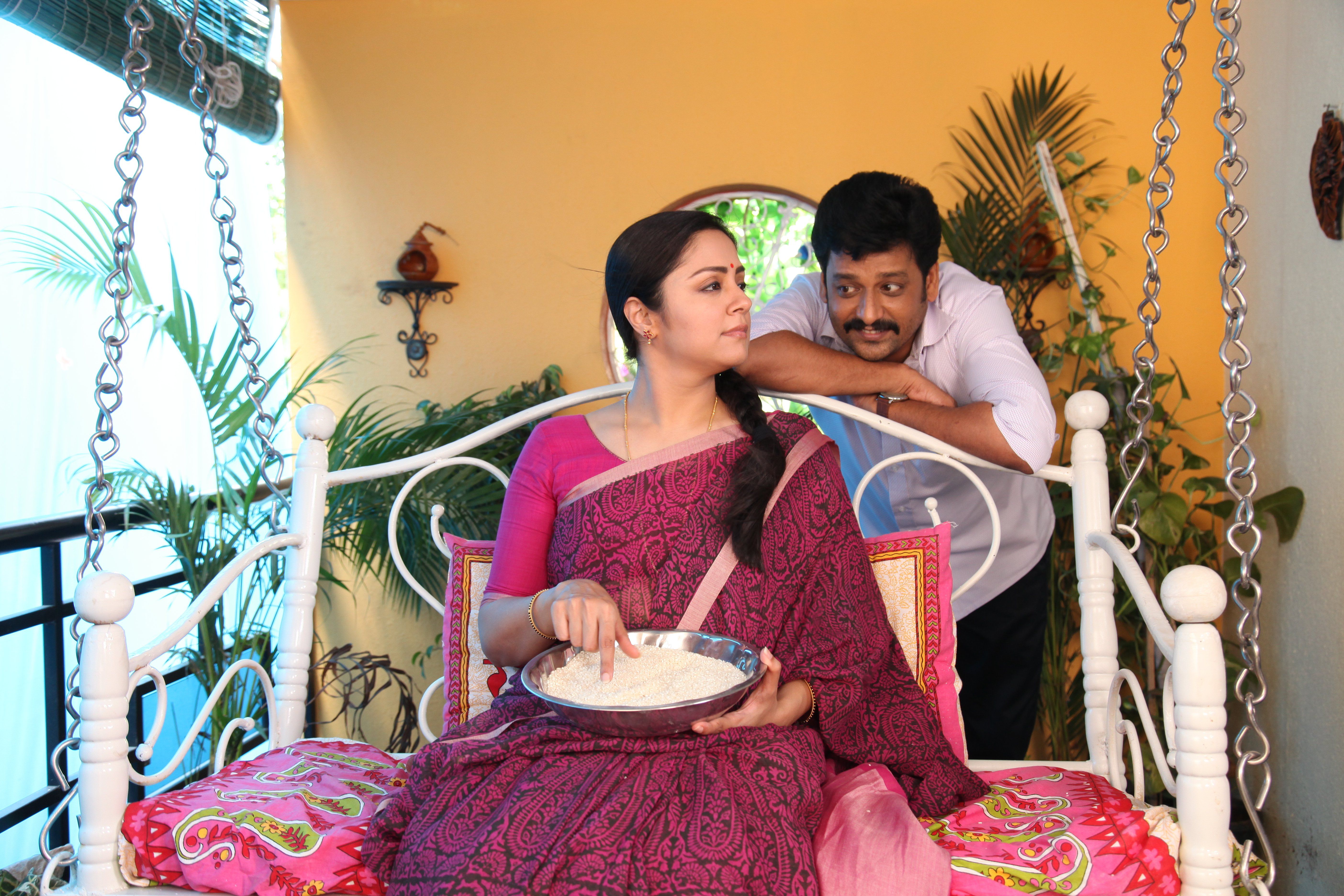 Kaatrin Mozhi Movie Stills. Jyothika
