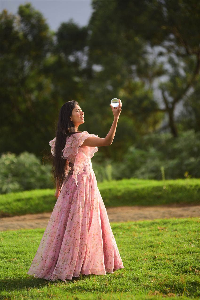 Sai Pallavi Photo [HD]: Latest Image, Picture, Stills of Sai Pallavi