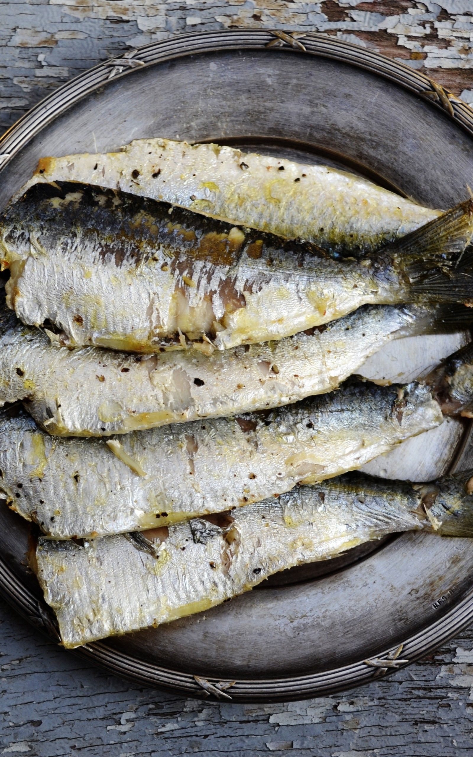 Download 1600x2560 Grilled Fish, Sardines, Table, Seafood Wallpaper for Google Nexus 10