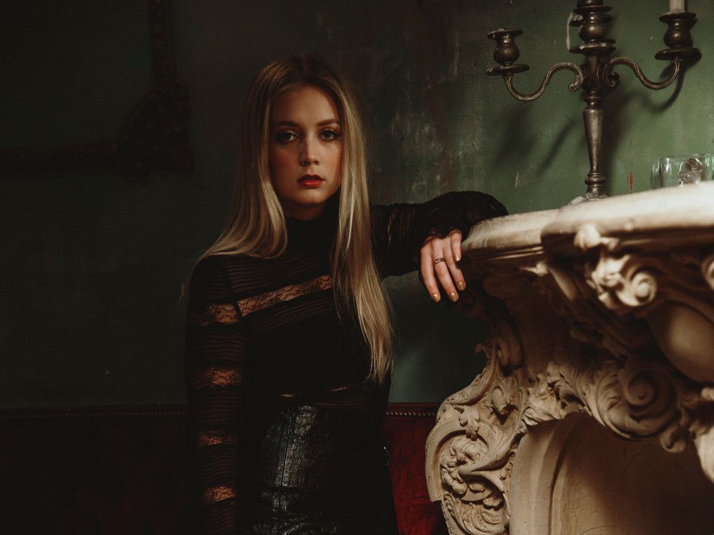 Billie Lourd, blonde, actress wallpaper. Billie lourd, Celebrity wallpaper, Actresses