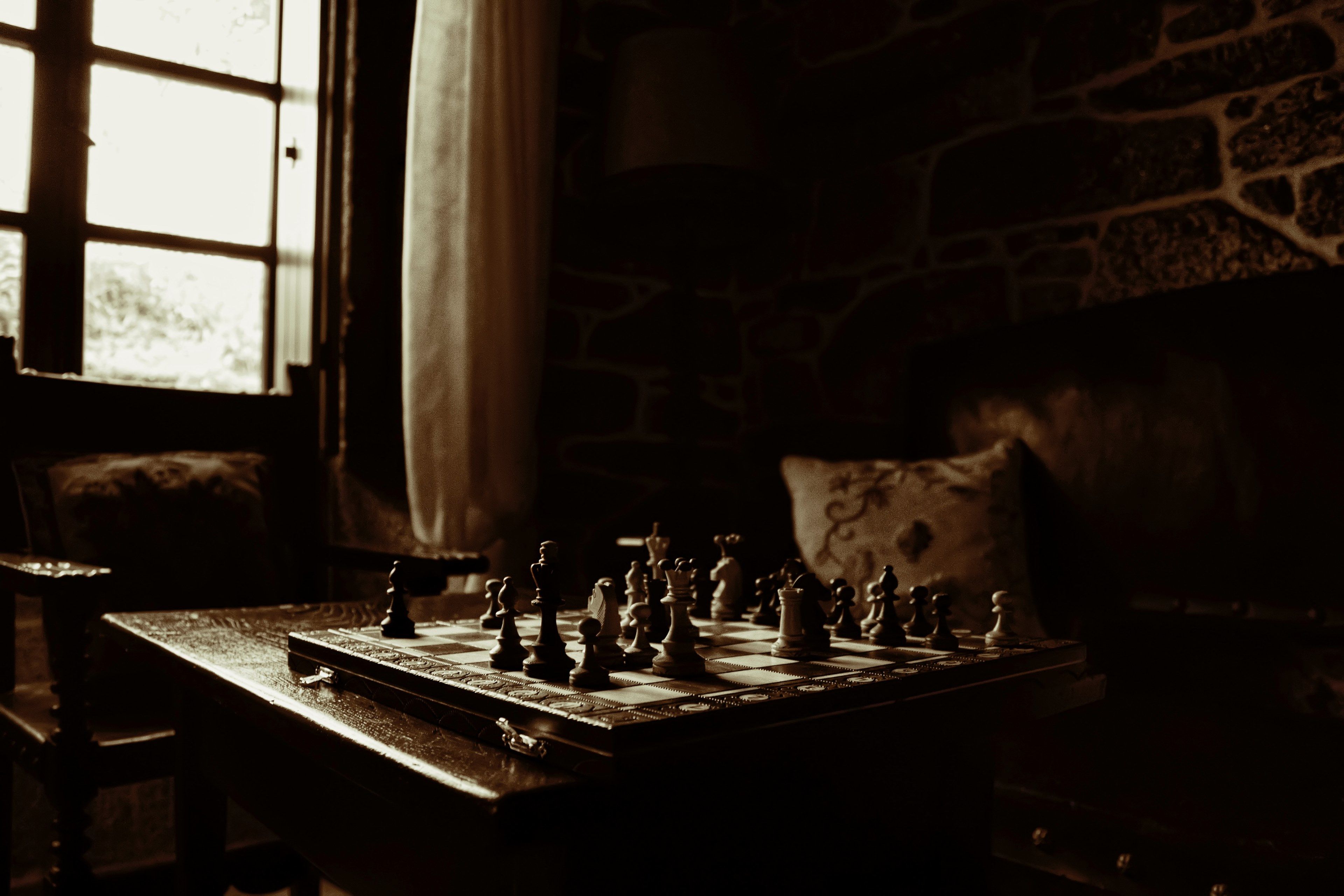 Wallpaper / chess pieces on a board in a dark room, quiet place 4k wallpaper free download