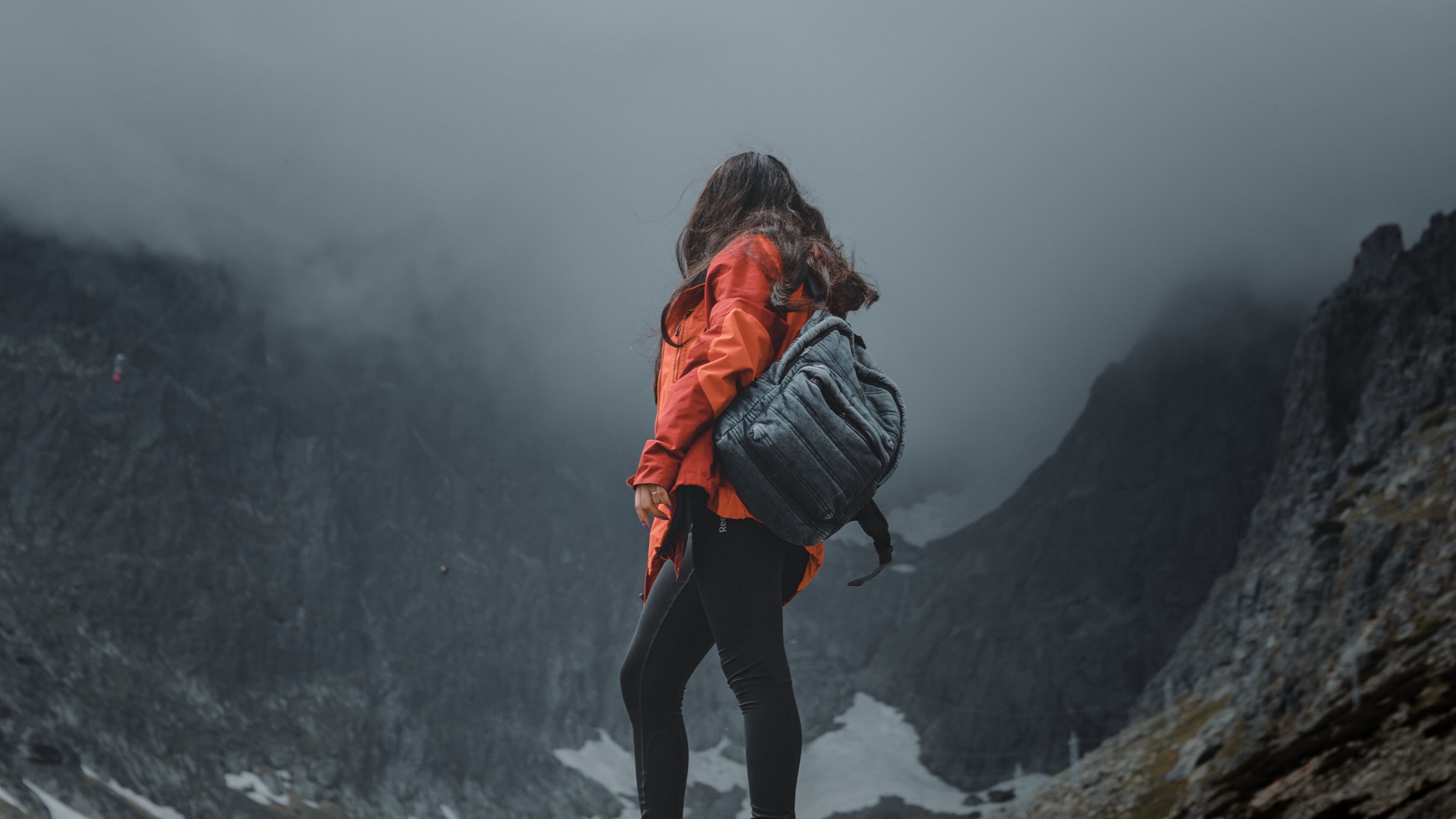Download wallpaper 3840x2160 girl, loneliness, alone, travel, backpack, fog, rocks 4k uhd 16:9 HD background