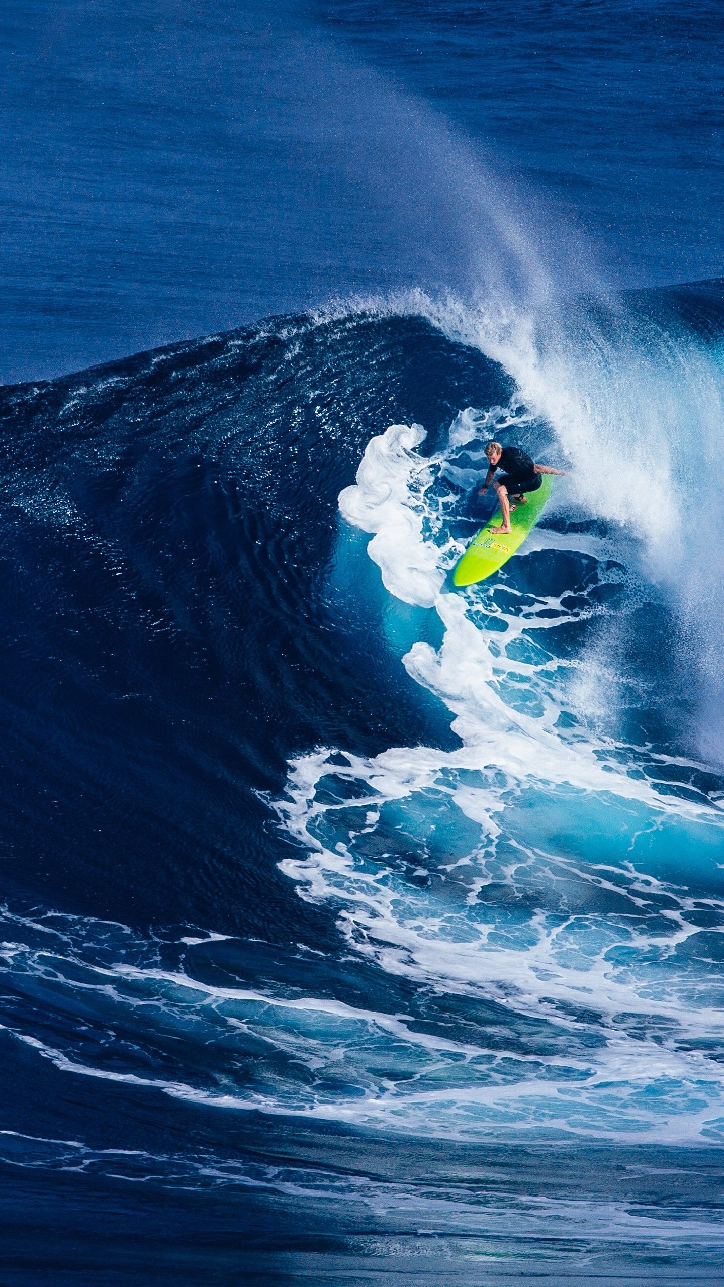 Surfing Ocean Waves 4K Wallpaper