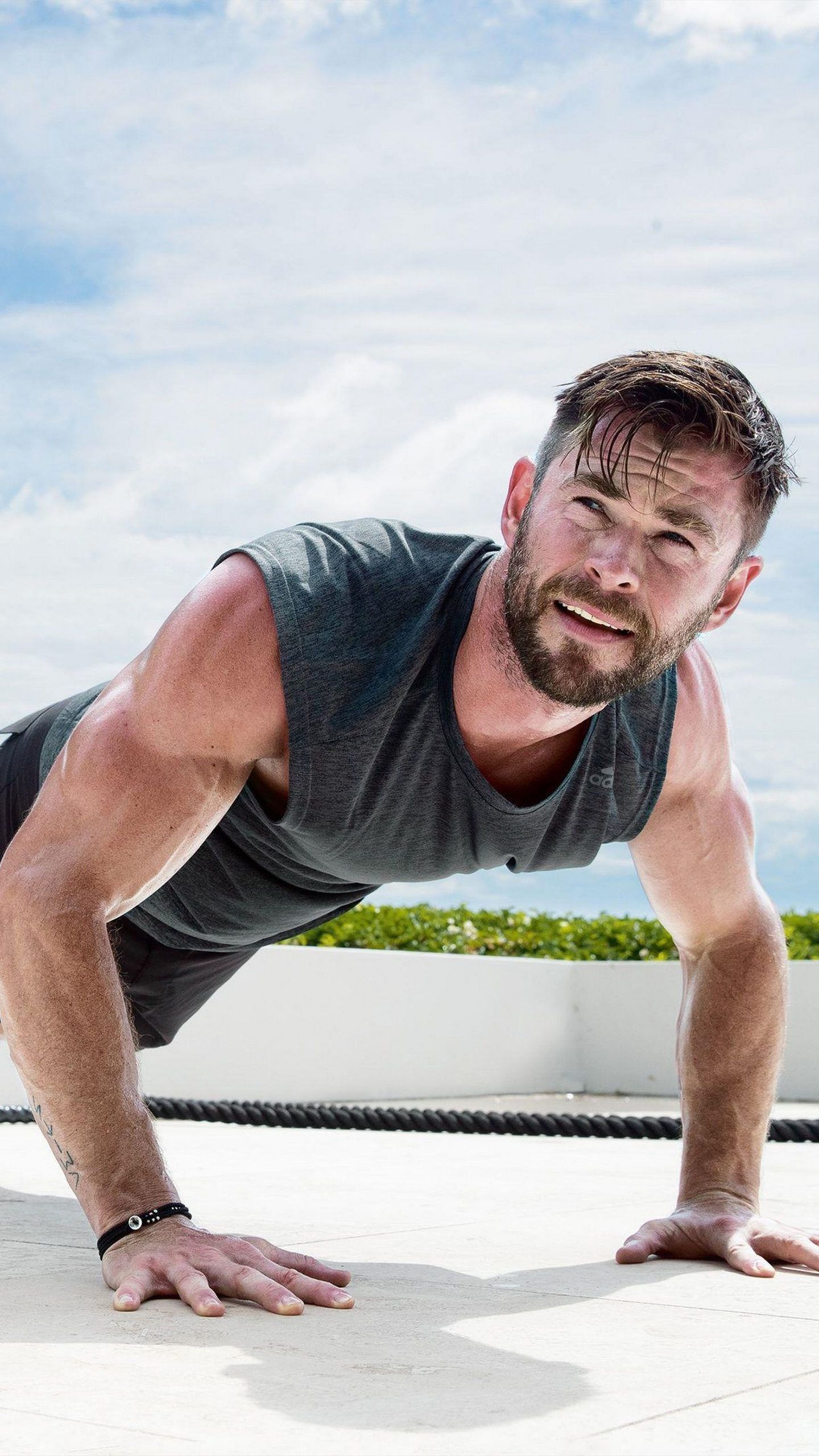 Chris Hemsworth Push Ups Workout 4K Ultra HD Mobile Wallpaper