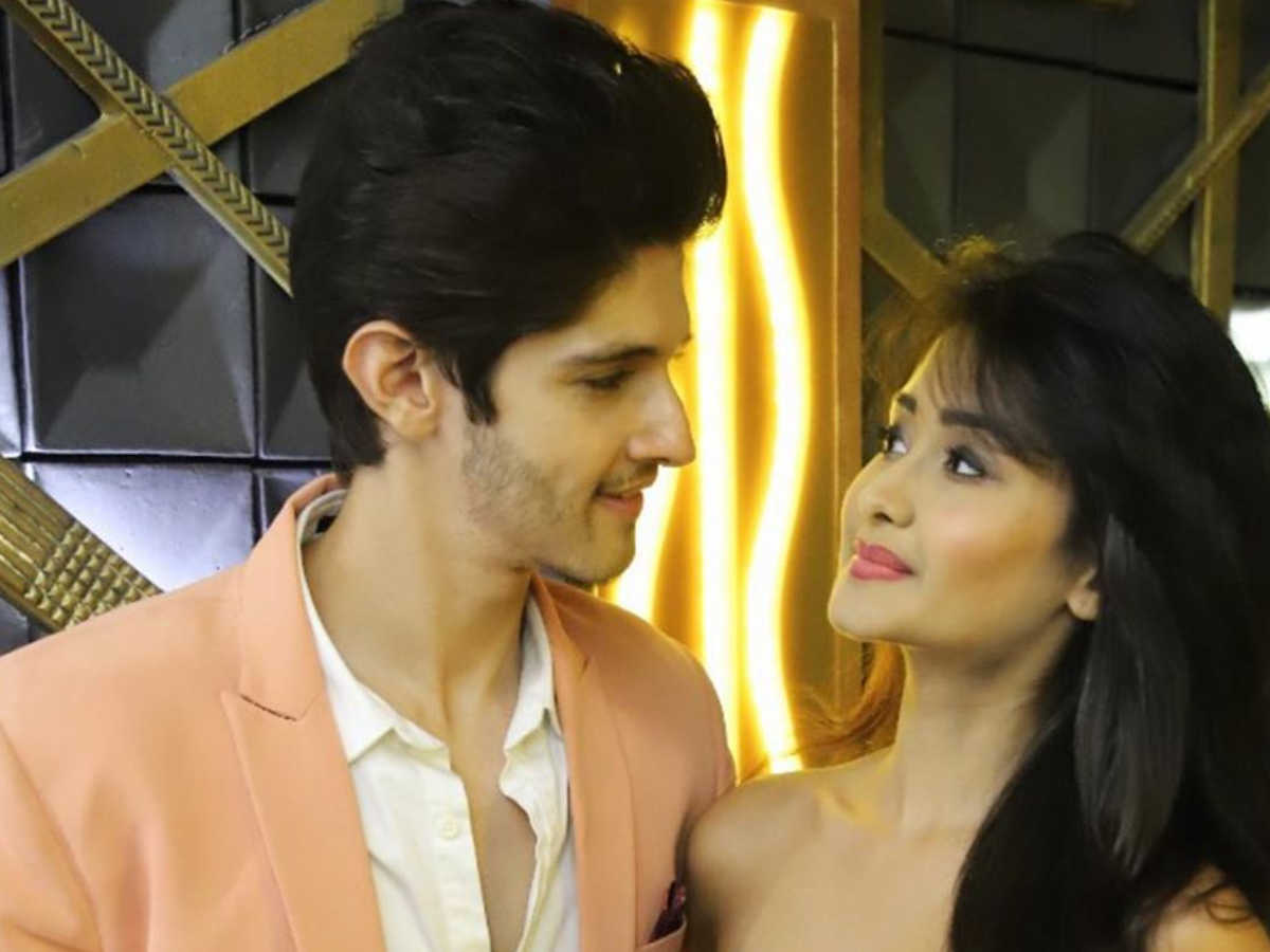 Kanchi Singh gets upset as boyfriend Rohan Mehra leaves her alone on Diwali of India