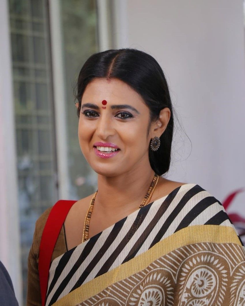 Kasthuri Photo [HD]: Latest Image, Picture, Stills of Kasthuri