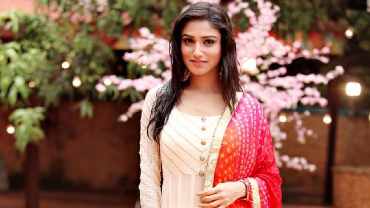 I shoulder a 'big' responsibility by being part of Roop as I portray the woman of today: Donal Bisht