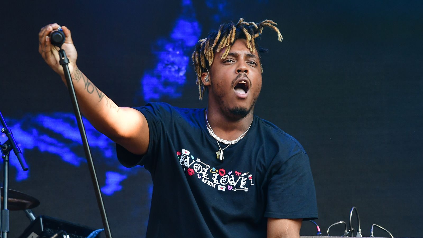 Download Juice Wrld Aesthetic Blue And Black Wallpaper