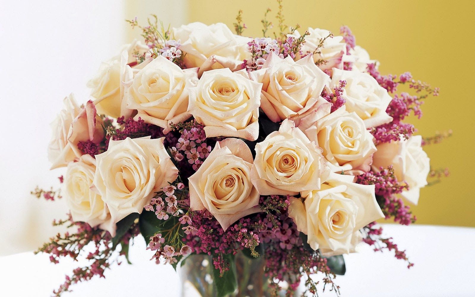 art picture: White Rose Bouquet Wallpaper