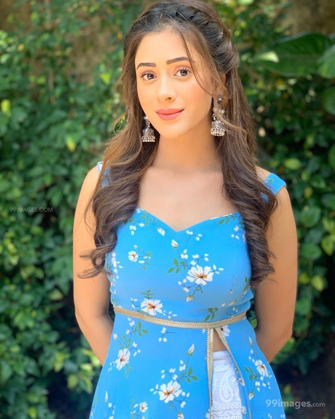 Hiba Nawab Hot Beautiful HD Photo / Wallpaper, WhatsApp DP (1080p) #hibanawab #televisionact. Cute blue dresses, Bollywood girls, Beautiful girl photo