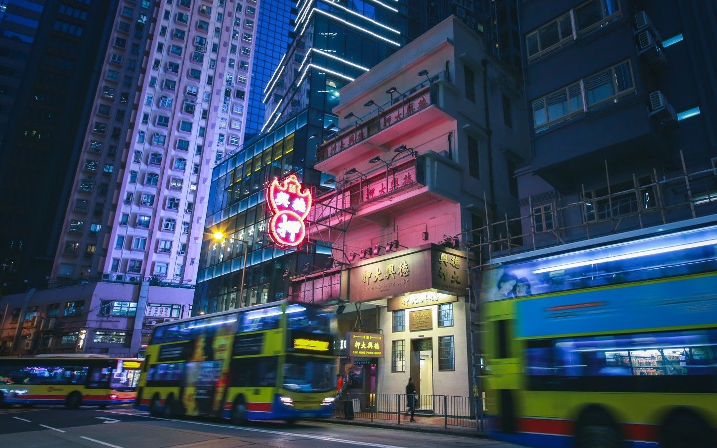Download 1440x900 Hong Kong, Urban, Skyscraper, Night, Timelapse, Light, Motion, Bus, Shops Wallpaper for MacBook Pro 15 inch, MacBook Air 13 inch