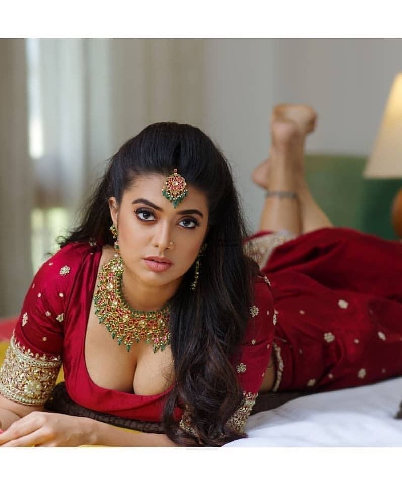 Madhuri Braganza Photo [HD]: Latest Image, Picture, Stills of Madhuri Braganza