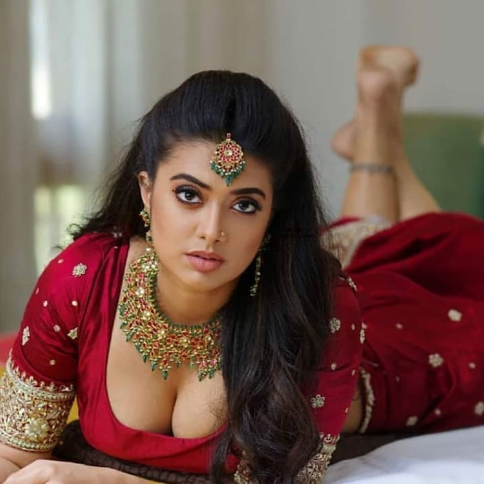 Glamorous Photo Of Madhuri Braganza