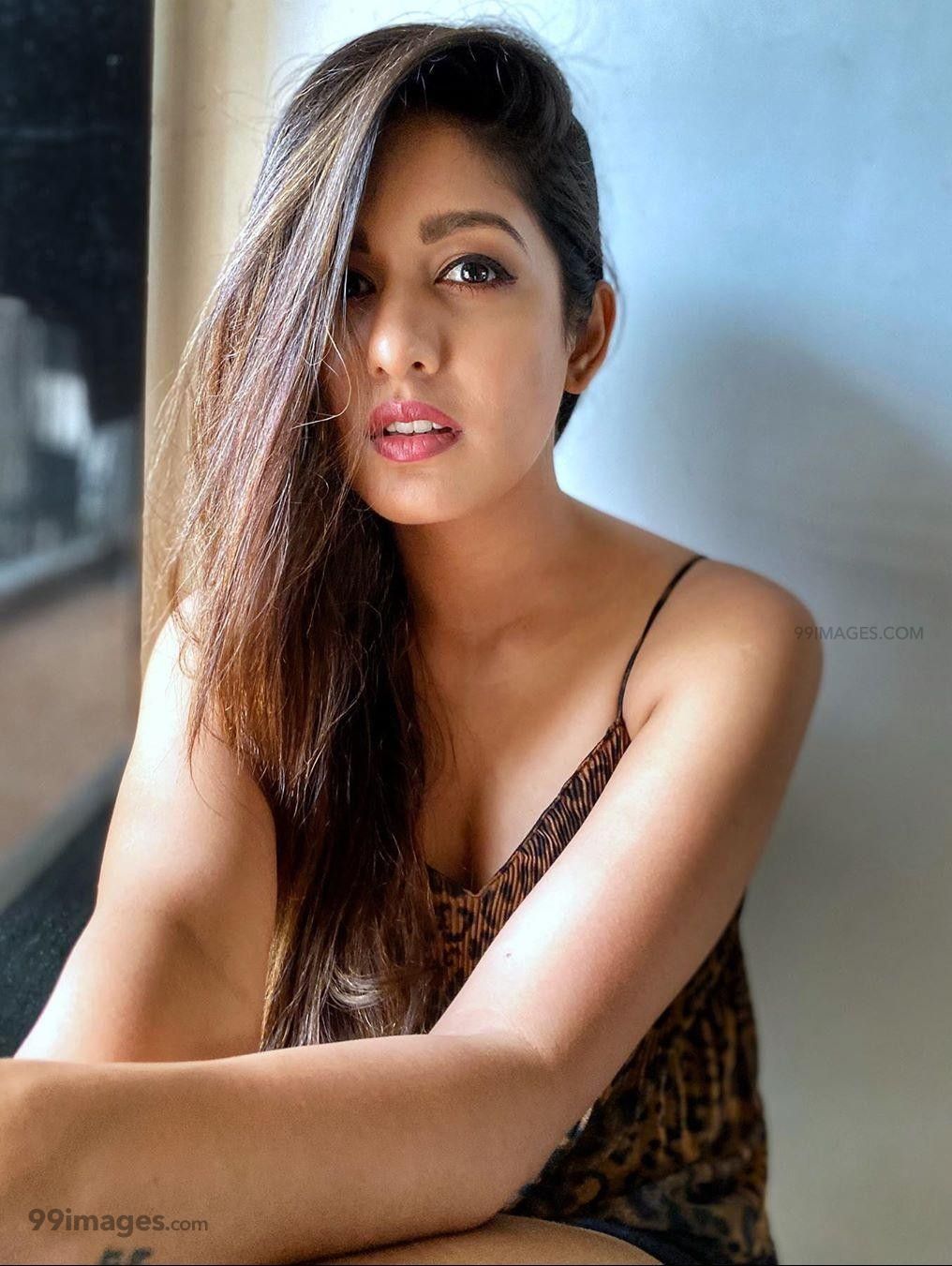 Ishita Dutta Latest Hot HD Photohoot Photo / Wallpaper (1080p) (1016x1351)