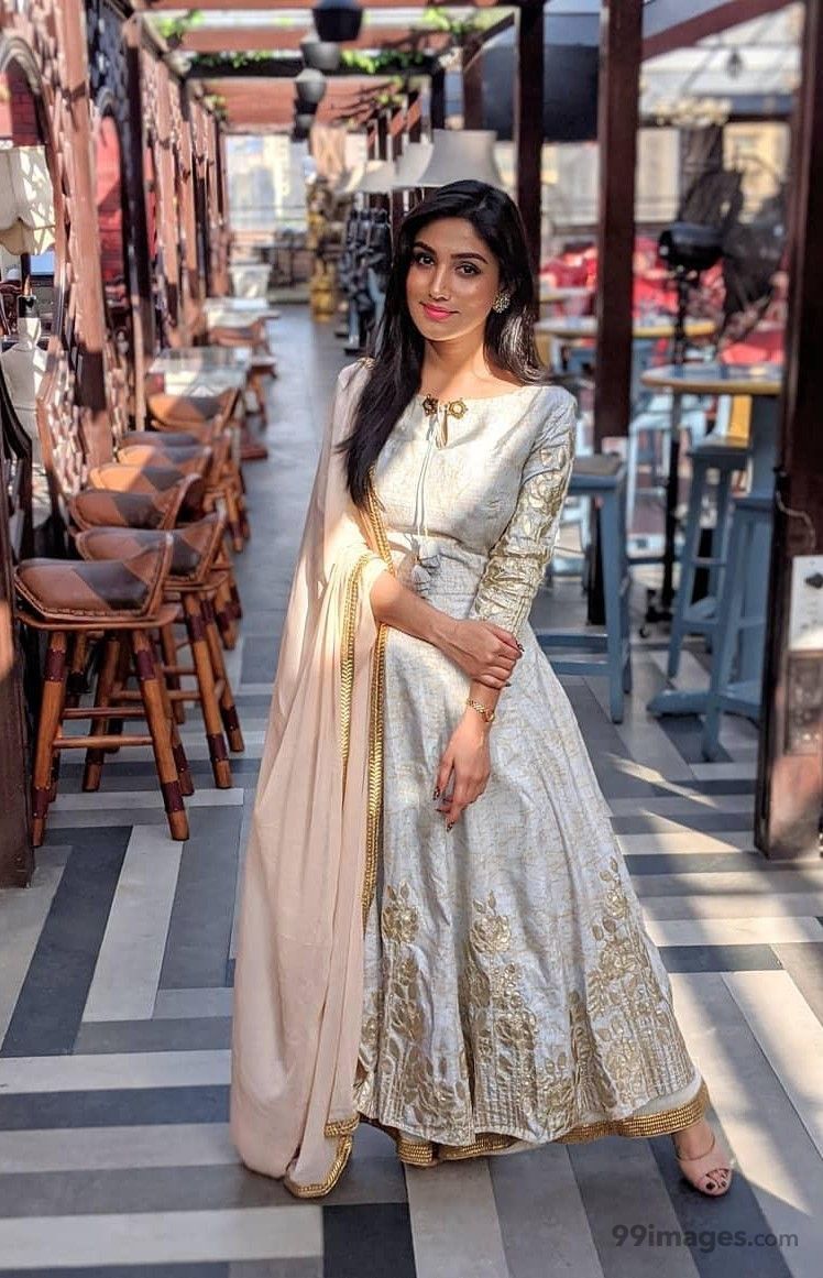 Donal Bisht Latest Hot HD Photohoot Photo / Wallpaper (1080p) (748x1161)
