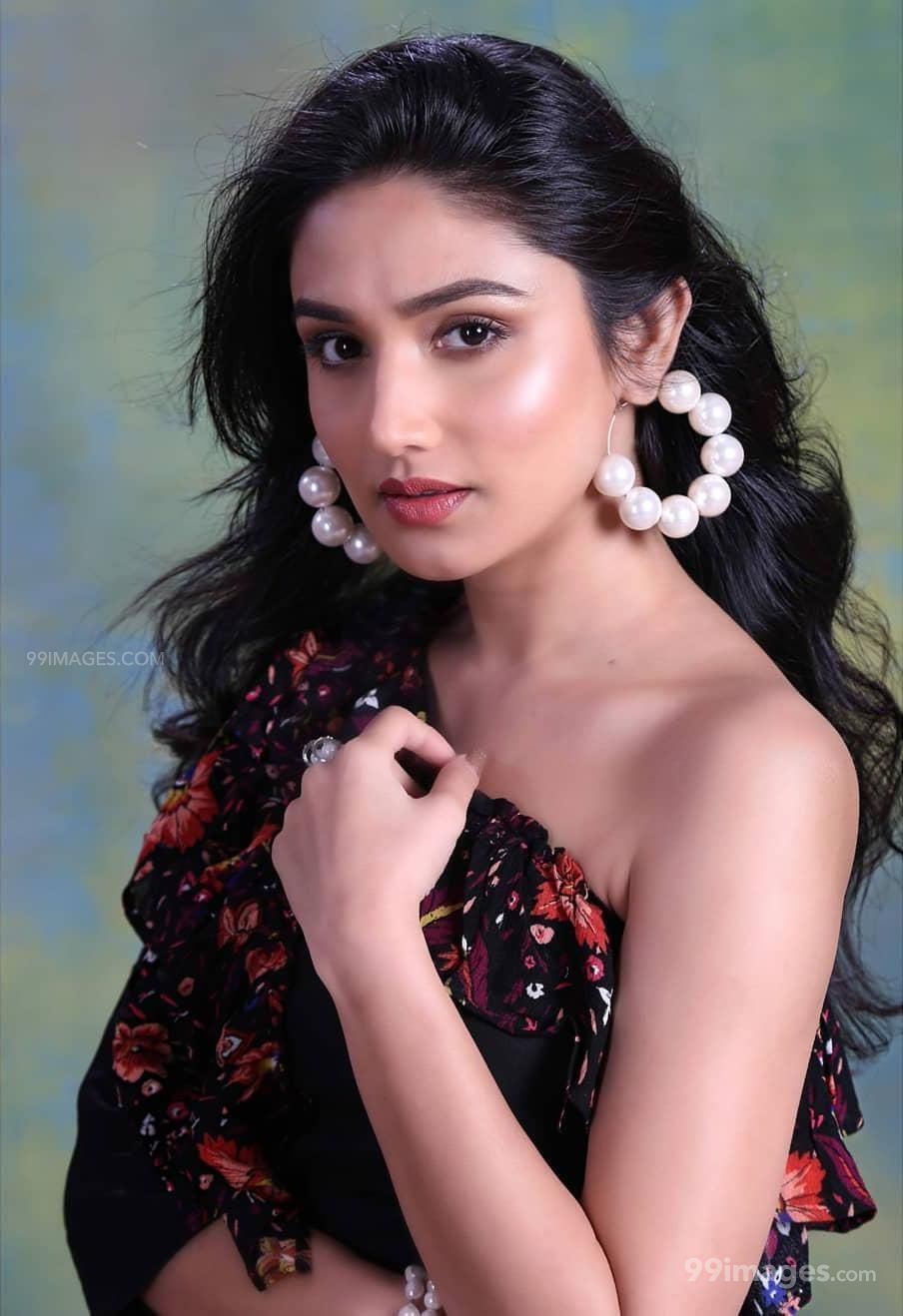 Donal Bisht HD Wallpaper (Desktop Background / Android / iPhone) (1080p, 4k) (904x1318)