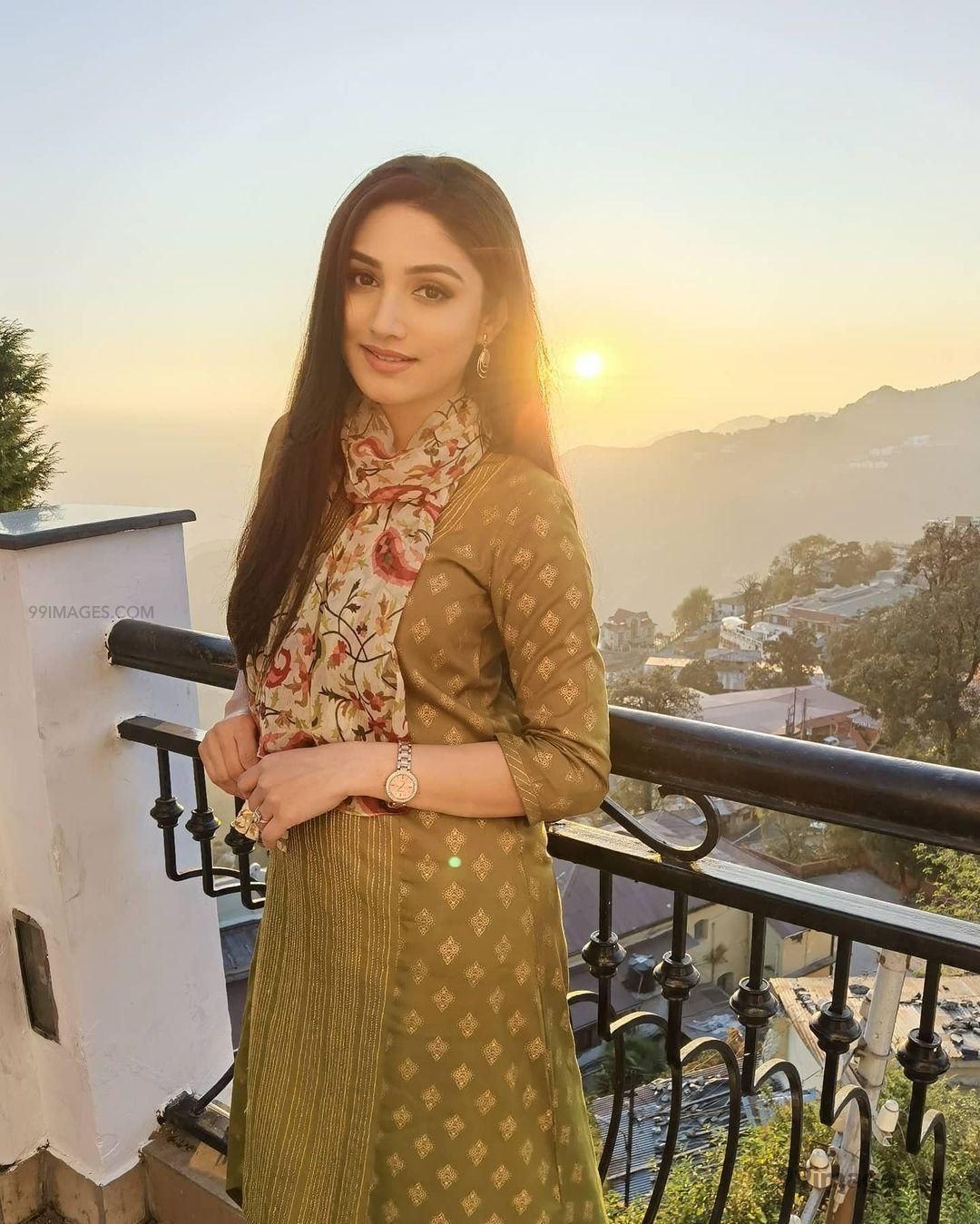 Donal Bisht Latest Hot HD Photohoot Photo / Wallpaper (1080p) (1080x1349)