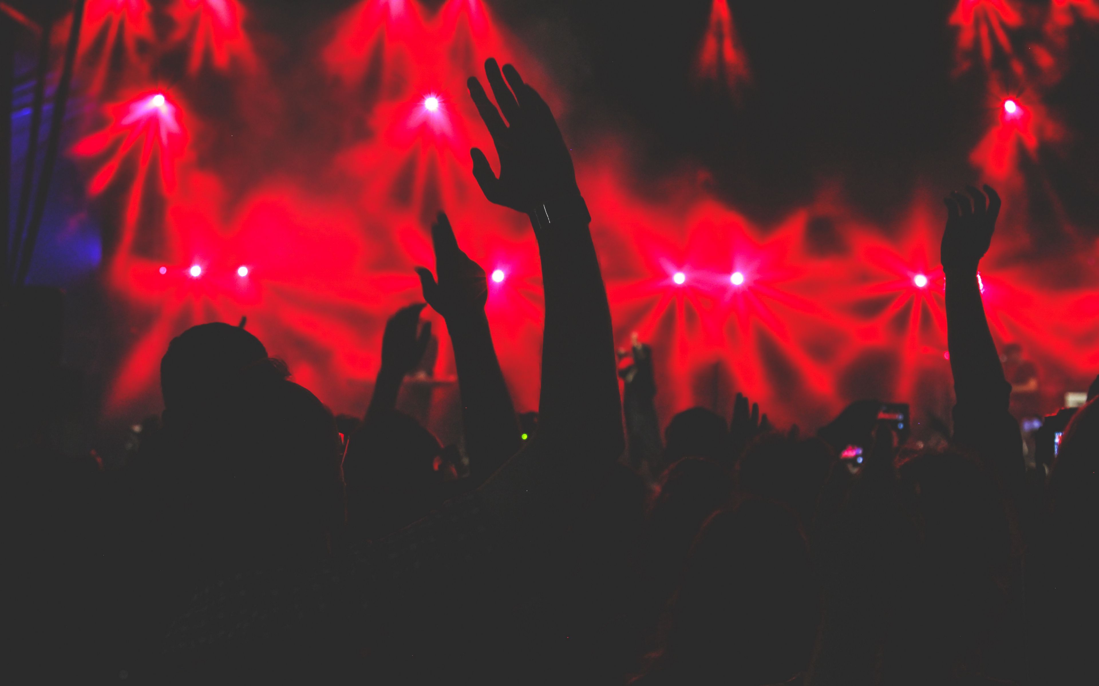 Download wallpaper 3840x2400 hands, concert, audience, silhouettes 4k ultra HD 16:10 HD background