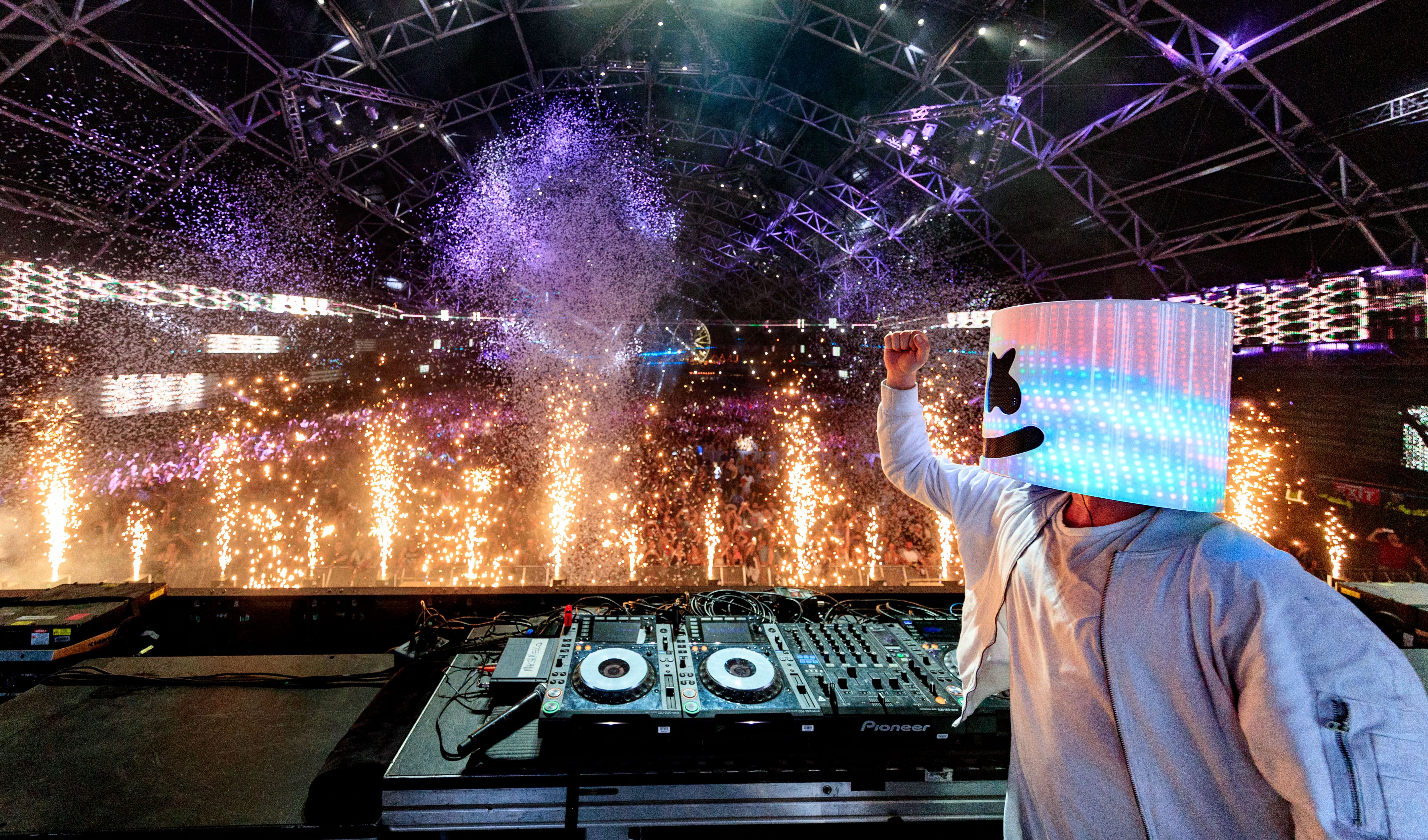 K, #Marshmello, #Live concert. Mocah HD Wallpaper