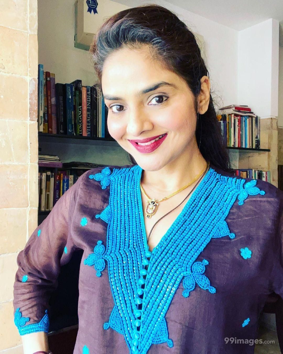 Madhoo HD Wallpaper (Desktop Background / Android / iPhone) (1080p, 4k) (1080x1349)