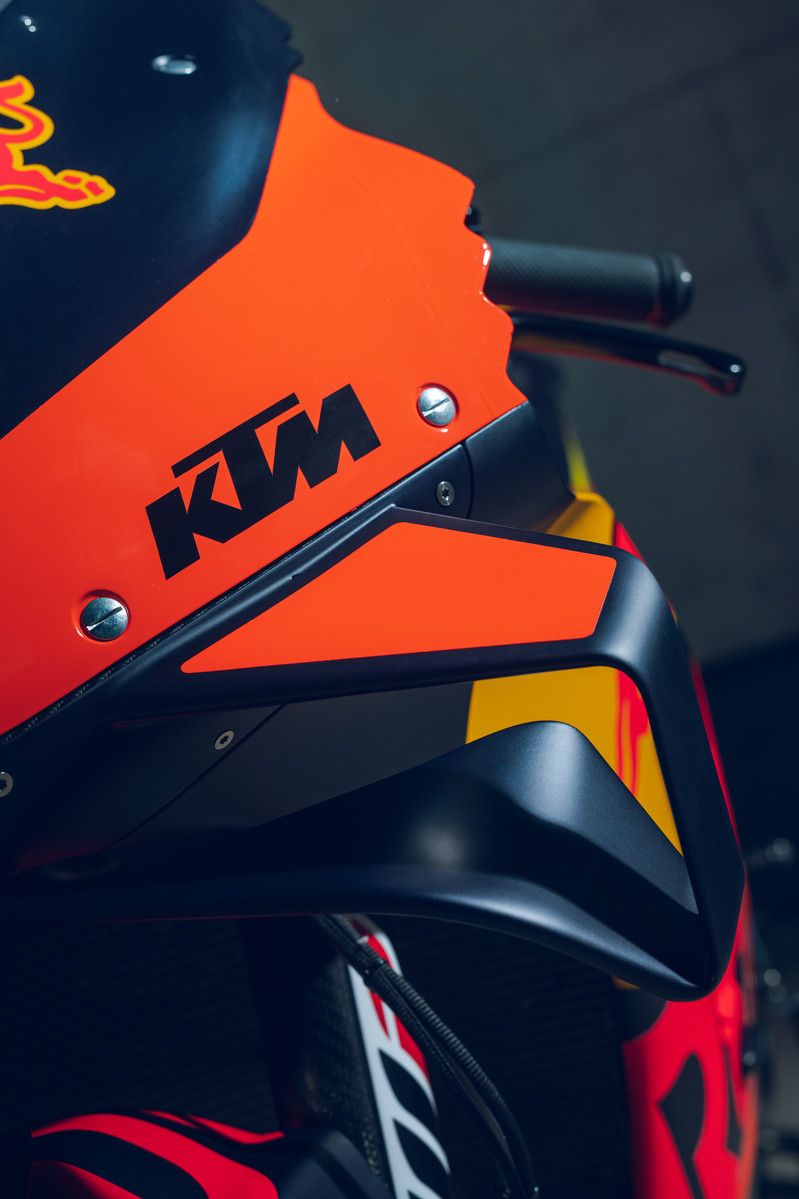 KTM MotoGP bike unveiled. hp and 157 kg