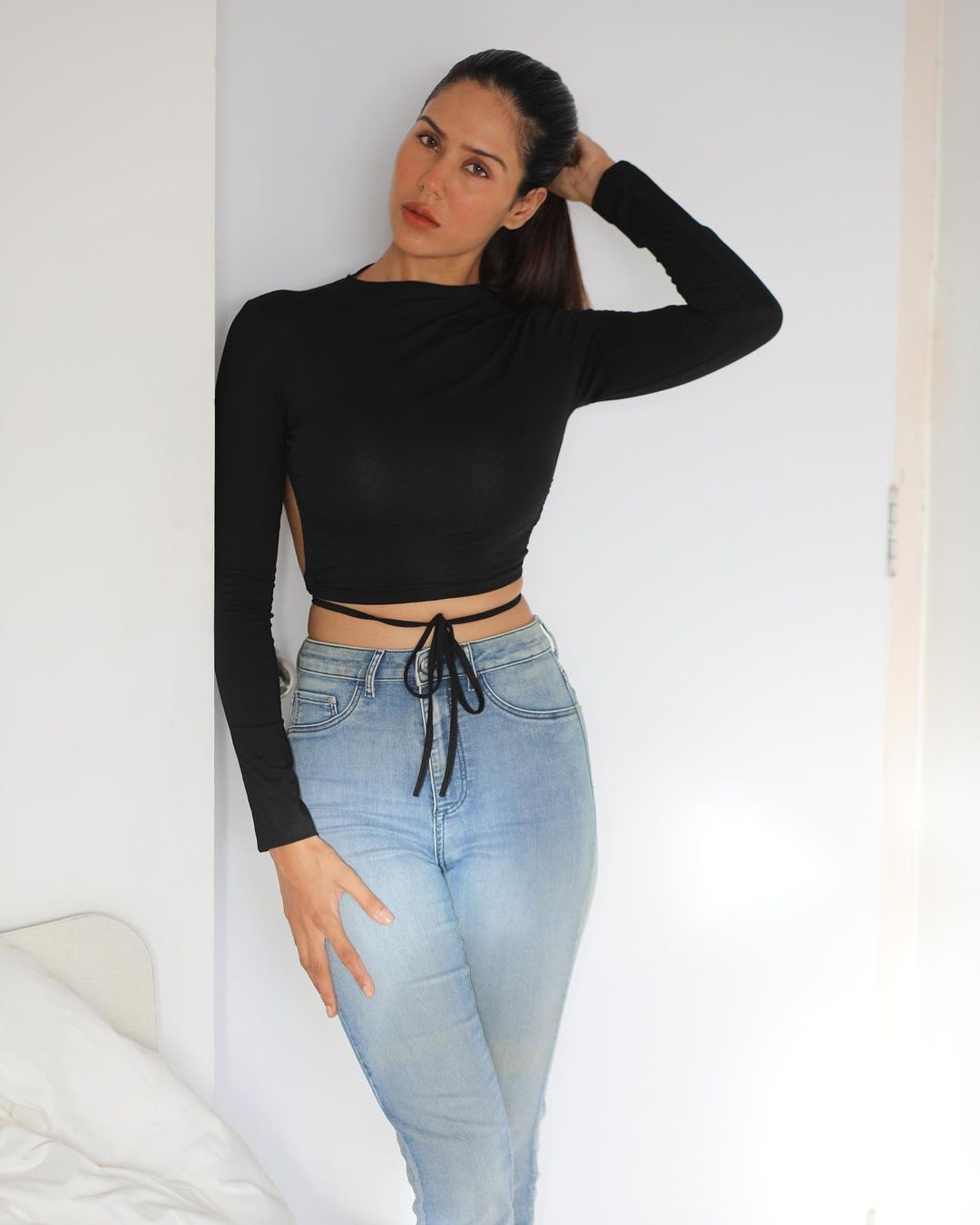 Sonam Bajwa HD Photo & Wallpaper Free Download