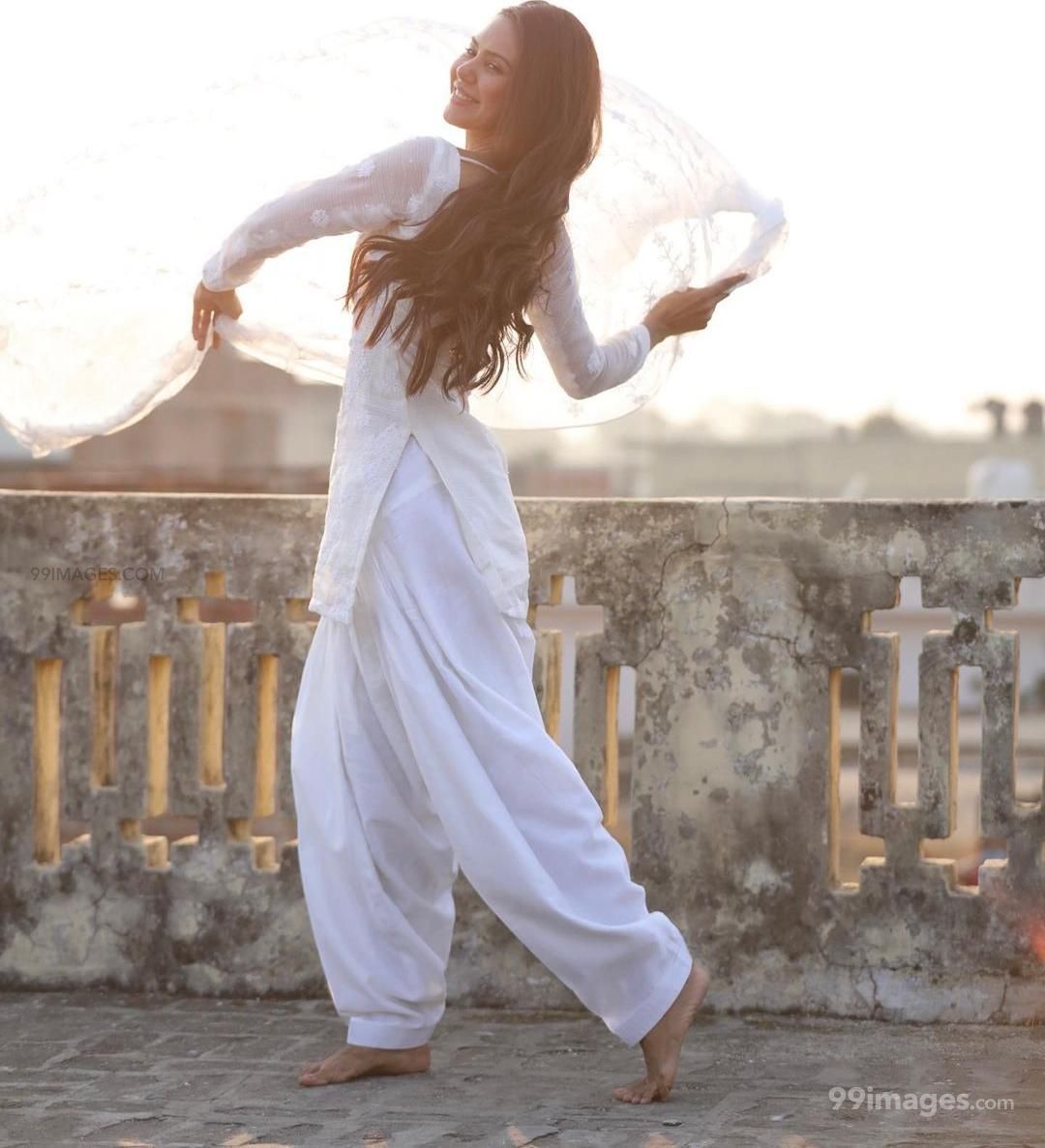 Sonam Bajwa Latest beautiful photo in HD Quality (1080p) (1080x1187)