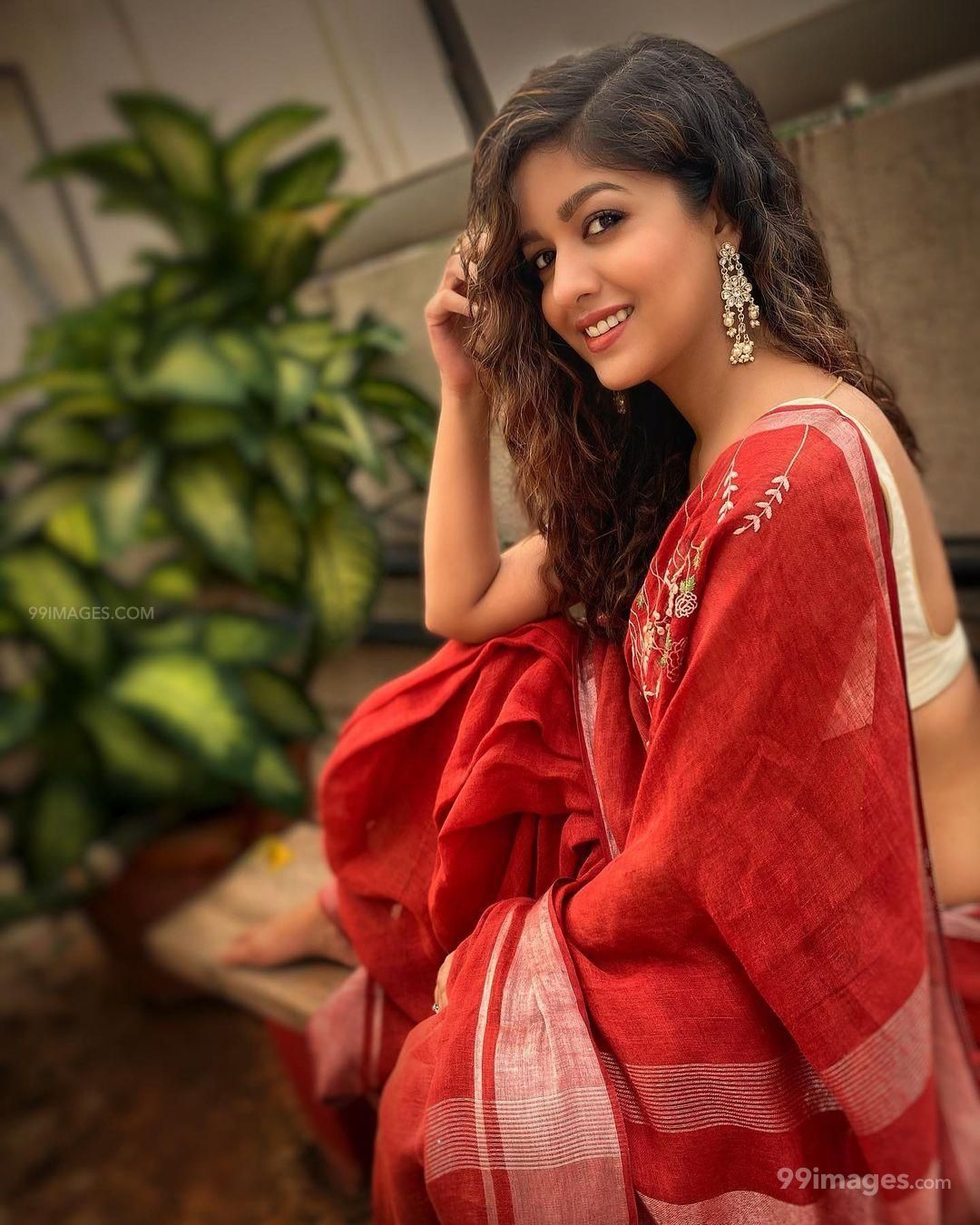 Ishita Dutta Latest Hot HD Photohoot Photo / Wallpaper (1080p) (1080x1350)