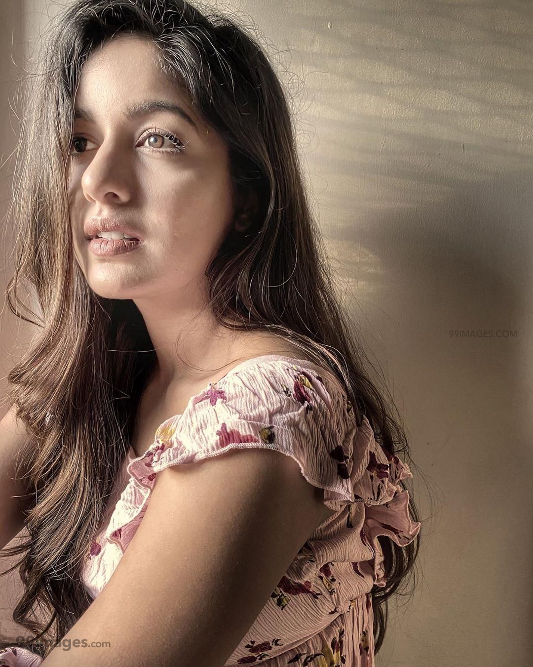 Ishita Dutta HD Wallpaper (Desktop Background / Android / iPhone) (1080p, 4k) (1080x1350)