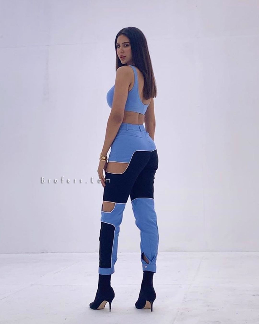 Sonam Bajwa Hottest Instagram Photo Download 2021