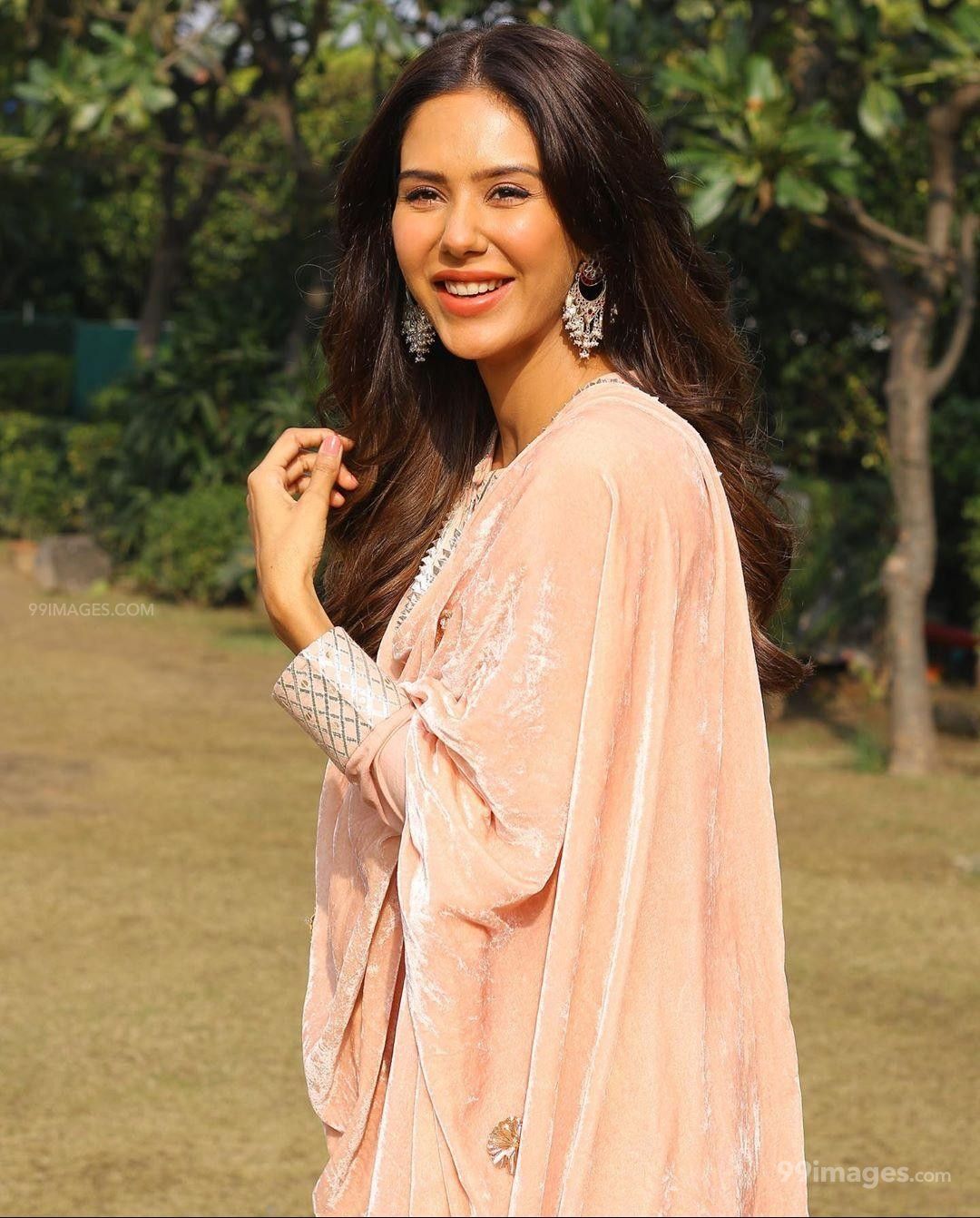 Sonam Bajwa Latest beautiful photo in HD Quality (1080p) (1080x1342)