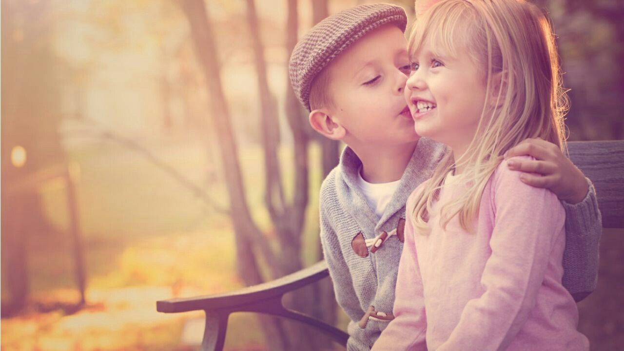 Cute Kids In Love Wallpaper HD