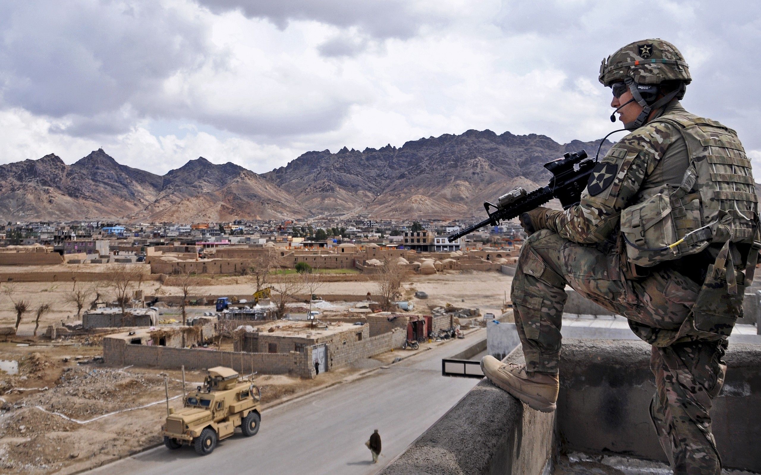 Hd Wallpaper Of A Us Soldier Overlooking A Street In In Afghanistan 2017