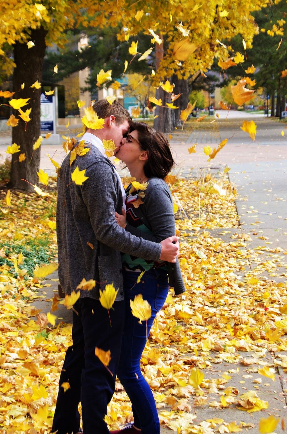 couple kissing during autumn photo
