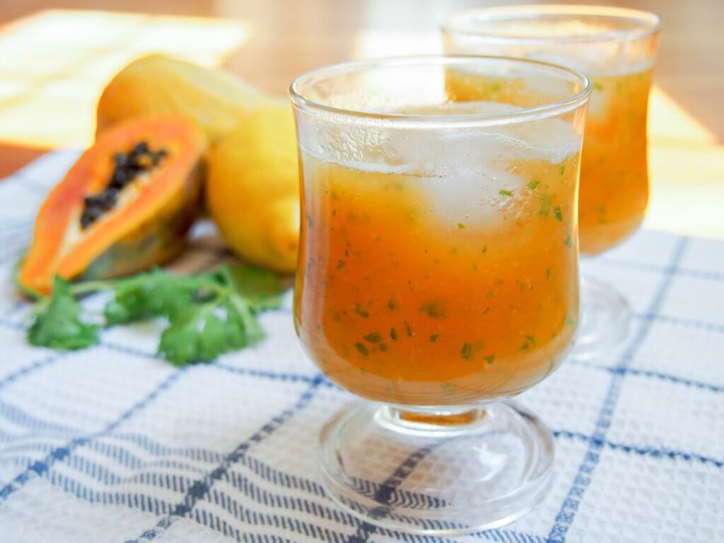 Papaya lemonade (or cocktail!)'s Cooking