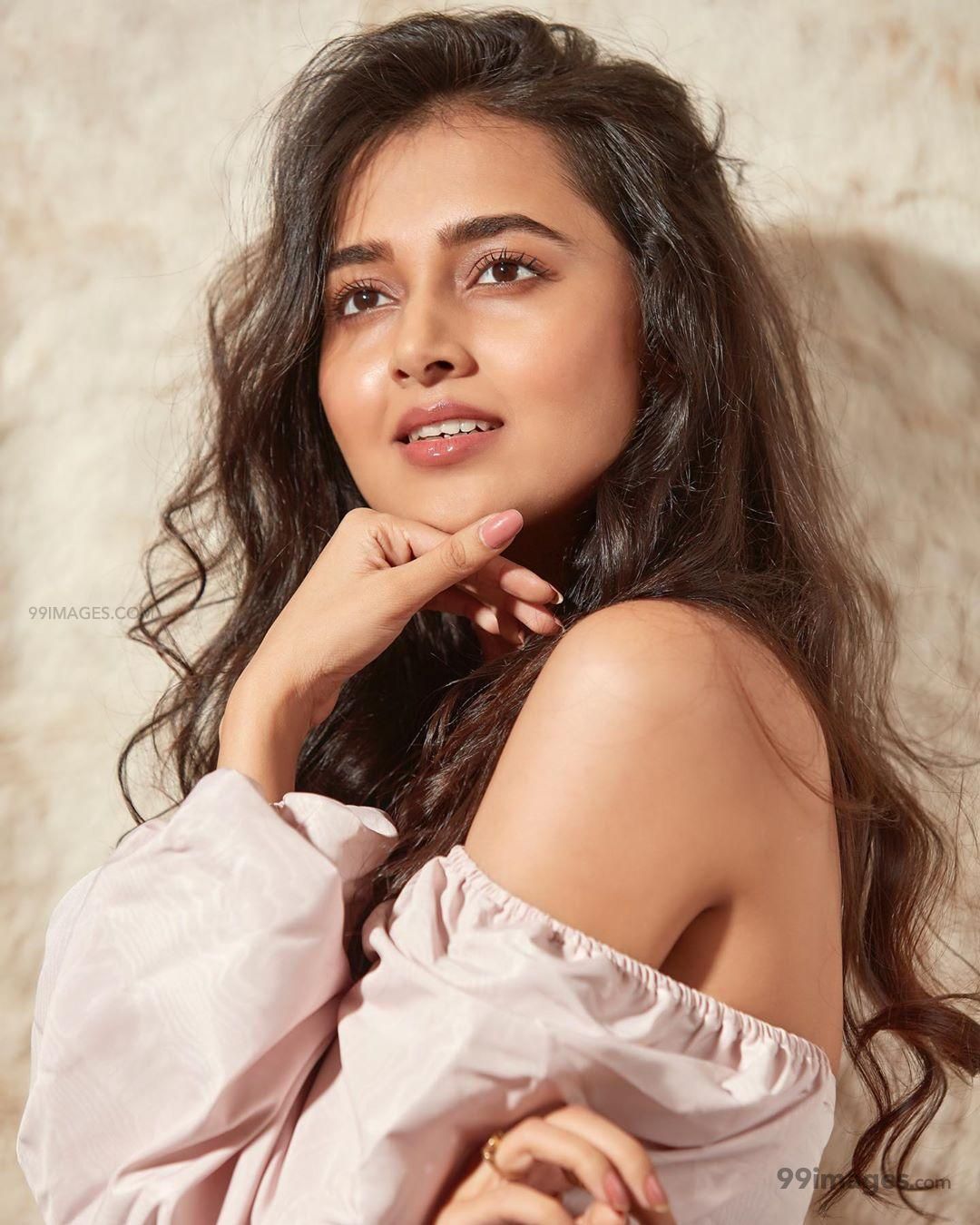 Tejasswi Prakash Phone Wallpapers - Wallpaper Cave