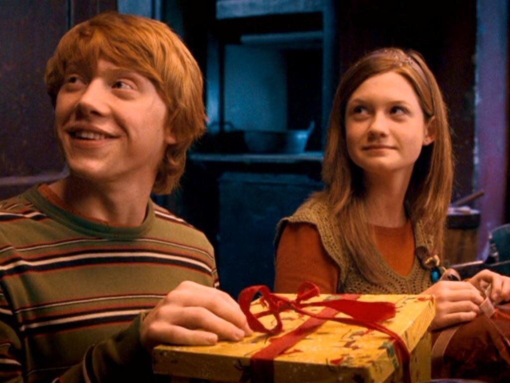 Ron and Ginny Weasley just reunited and us muggles can't handle it
