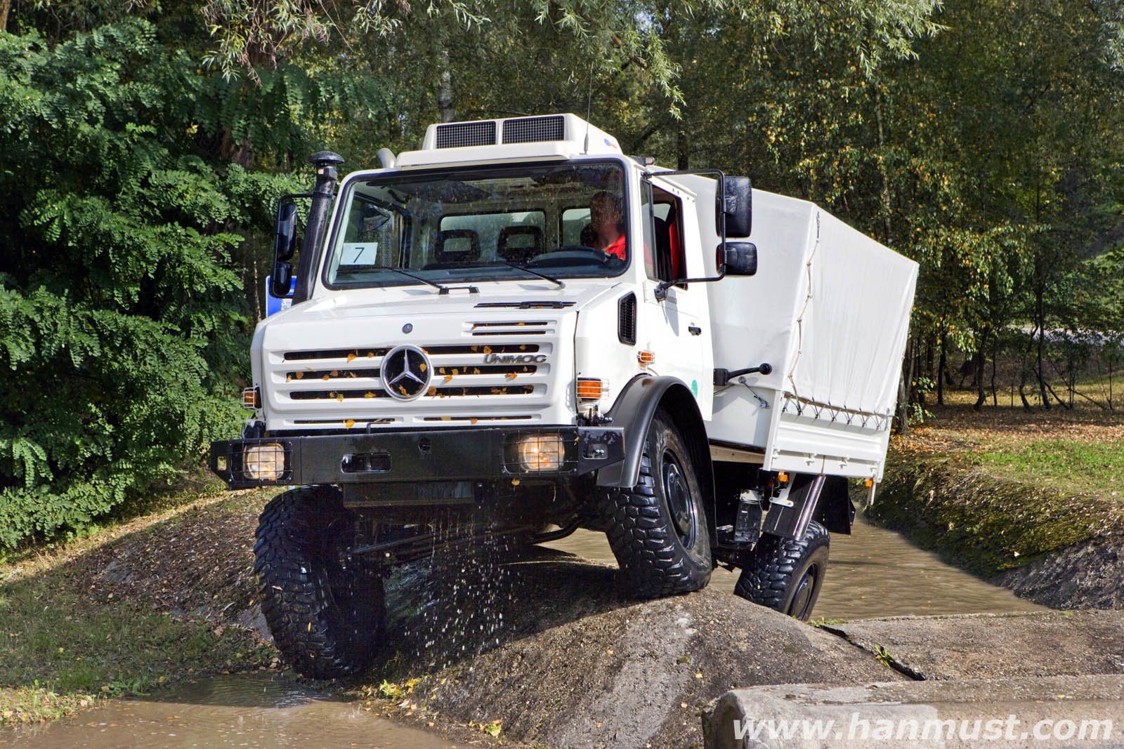 Mercedes Benz Unimog Wallpaper And Background Imagex1067