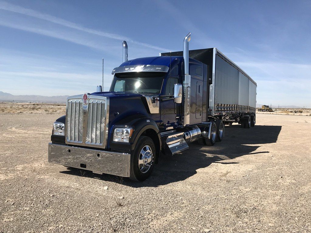 Kenworth W990 6
